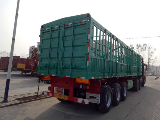 De Dragervrachtwagen van omheiningssemi trailer livestock met 3 Assen