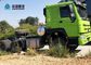 HOWO die Hoofd Enige de Ligplaatscabine 10 trekken van de Tractorvrachtwagen LHD Wielen Groene Kleur