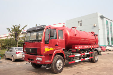 De rode 4×2-Vrachtwagen van de Rioolverwijdering/Septische Vacuümvrachtwagens met Volume 10 M3-Tank \