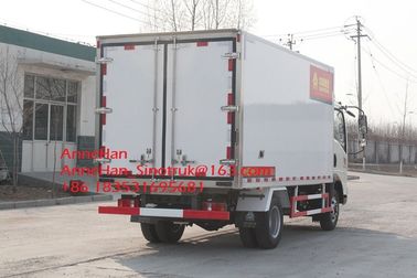 De Diepvriezervrachtwagen 4x2 van de Sinotrukhowo7 10T Ijskast voor Vlees en Melkvervoer